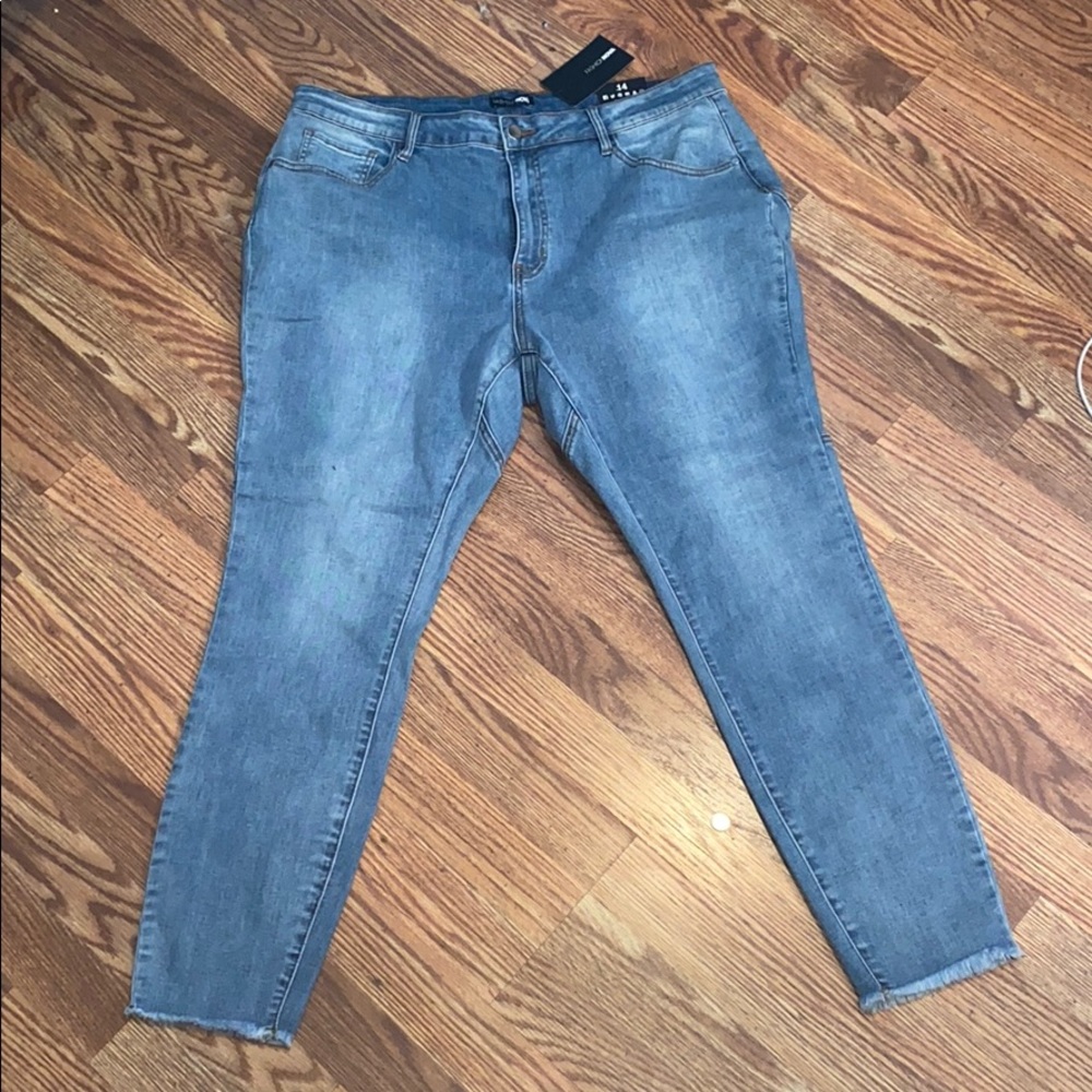 Fashion Nova Star Butt Skinny Jeans Frayed Ankle